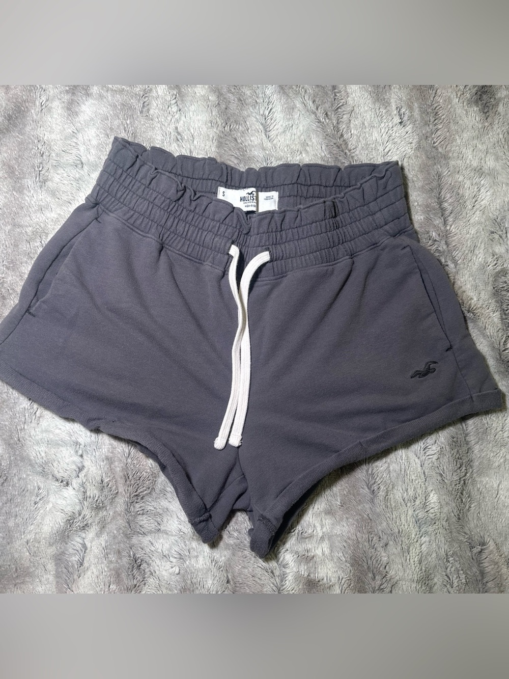women’s small Grey ‘Hollister Co’ high-rise pocket shorts